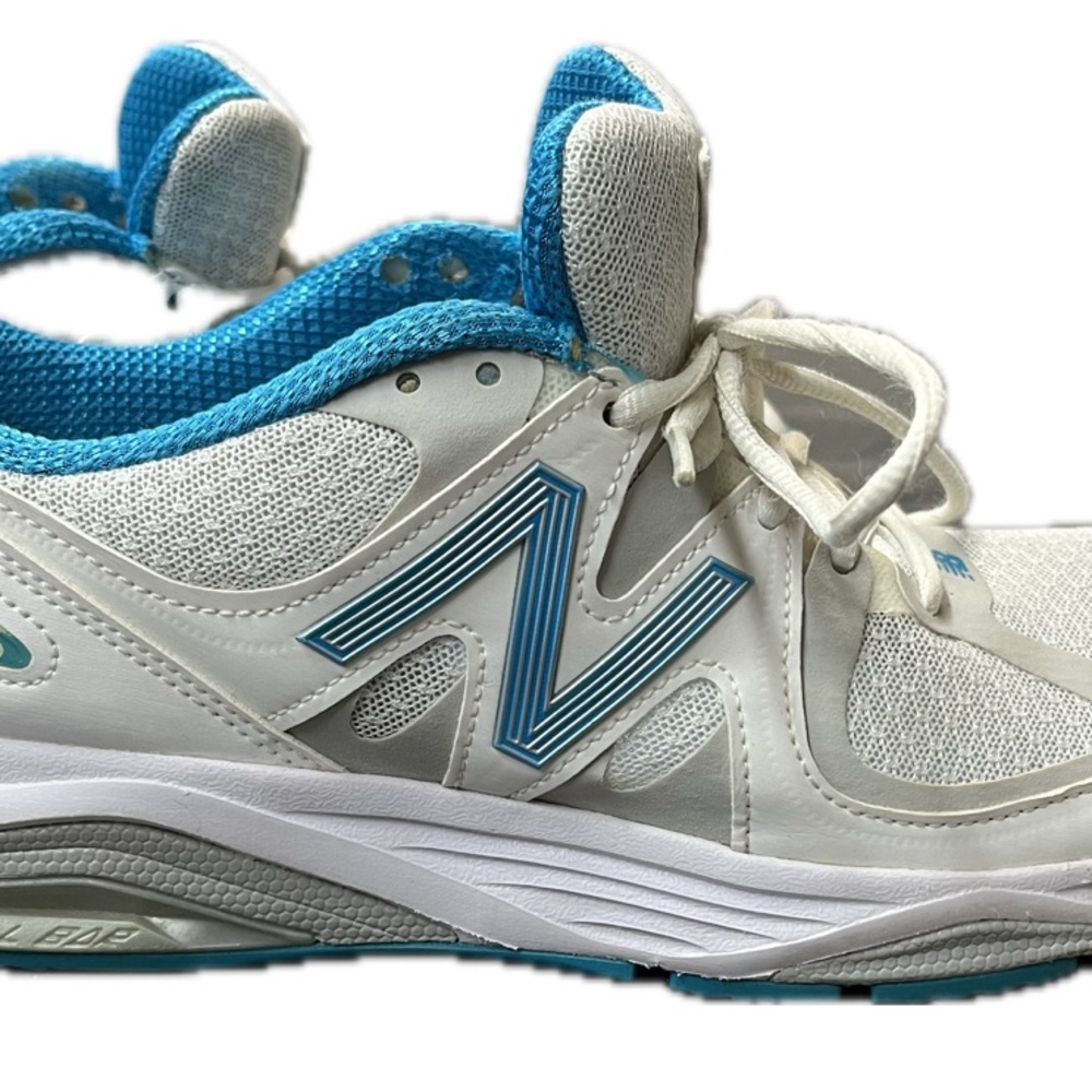 New Balance 1540 V2 White and Teal Athletic Running Cross Trainer Women’s 9